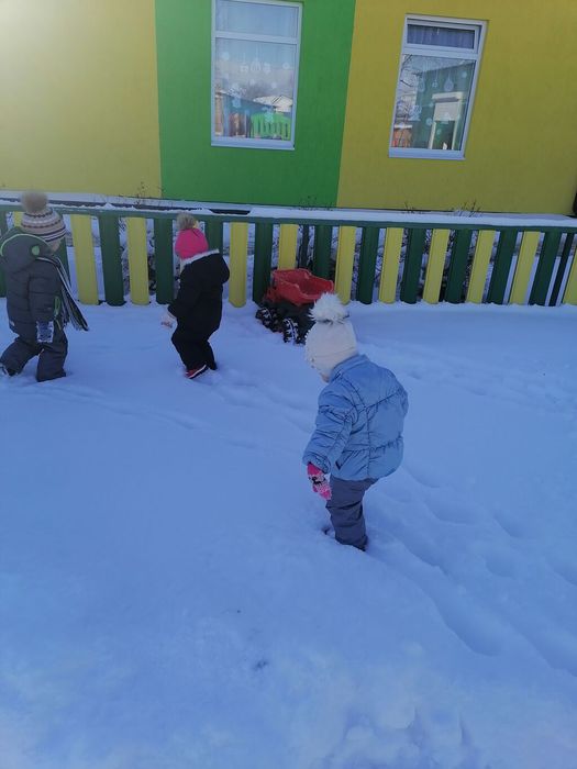 игры со снегом ходьба по глубокому снегу След в след
